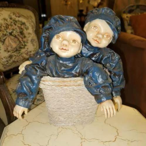 2 poppen in mand., Verzamelen, Poppen, Gebruikt, Pop, Ophalen of Verzenden