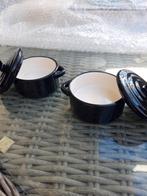 Set van 2 zwarte mini ovenpannetjes met deksel, Huis en Inrichting, Keuken | Potten en Pannen, Ophalen, Nieuw, Overige materialen