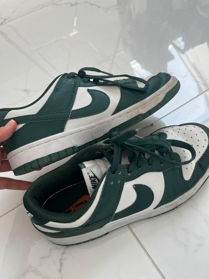 Nike dunk low - olive green, Kleding | Dames, Schoenen, Gedragen, Sneakers of Gympen, Groen, Verzenden