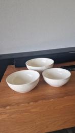 Wedgwood Edme ronde schalen 25, 21, 18 en16 cm, Huis en Inrichting, Keuken | Servies, Ophalen of Verzenden, Wedgwood, Aardewerk