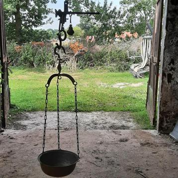 Antieke balans weegschaal beschikbaar voor biedingen