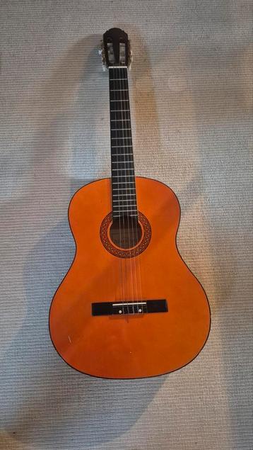 Klassieke gitaar beschikbaar voor biedingen