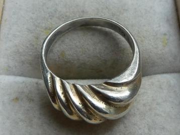 Zilveren ring -  ringmaat 18 1/4  mm. beschikbaar voor biedingen