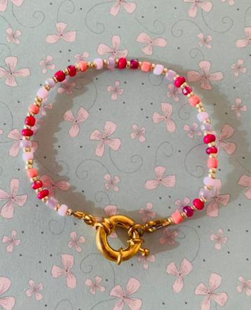 Zelfgemaakt armbandje beschikbaar voor biedingen