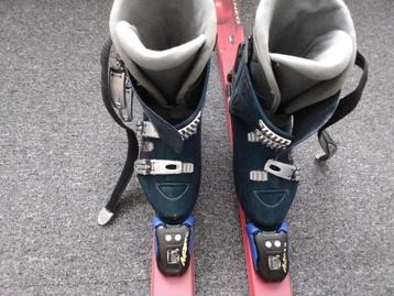 Skischoenen opbergtas en ski's beschikbaar voor biedingen
