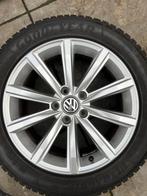VW Passat Winterset Goodyear Ultragrip 8 - 215/55 R17, Ophalen, Banden en Velgen, 17 inch, Winterbanden