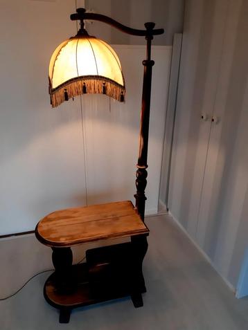 Lectuurtafeltje, bijzettafeltje met lamp art deco stijl beschikbaar voor biedingen