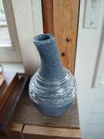 Sierlijk vaasje met gekromde hals, Huis en Inrichting, Woonaccessoires | Vazen, Ophalen of Verzenden, Overige kleuren, Minder dan 50 cm