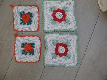 4 Oude gehaakte pannenlappen nostalgie samen €5.00.  beschikbaar voor biedingen
