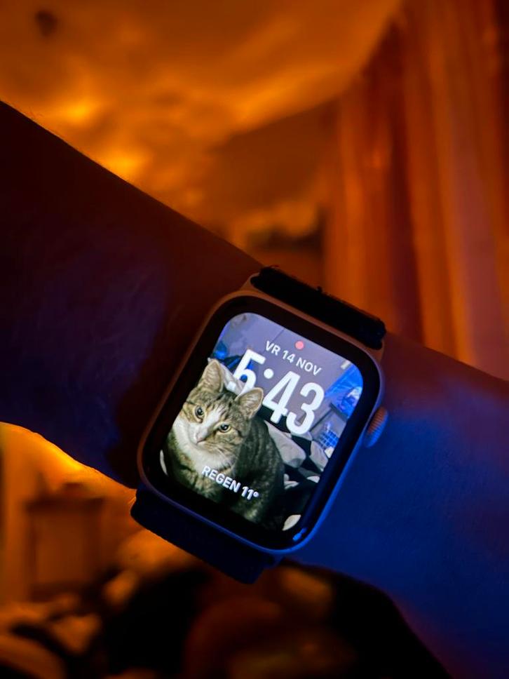 Apple Watch SE 2e Gen (GPS + Cellular) + oplaadkabel, Sieraden, Tassen en Uiterlijk, Smartwatches, Zo goed als nieuw, iOS, Zilver