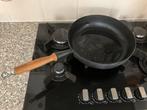 Creuset hapjes pan 28, Ophalen of Verzenden, Zo goed als nieuw, Gietijzer, Koekenpan of Braadpan