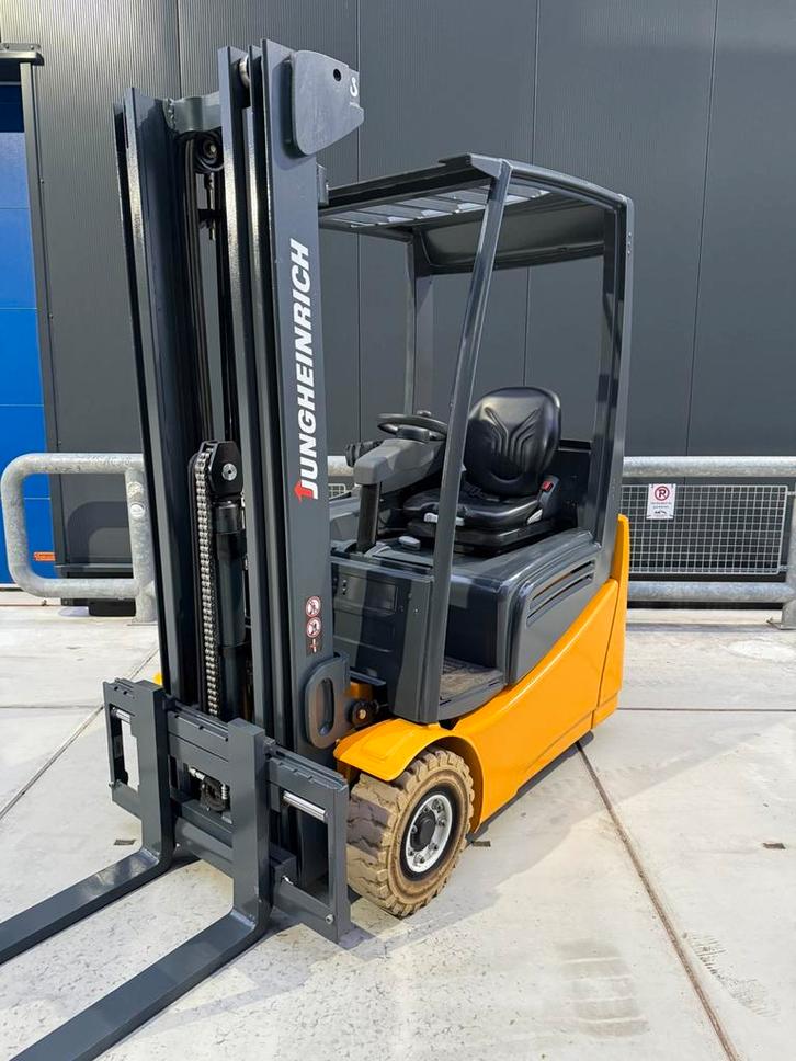 JUNGHEINRICH EFG215 1500KG BJ2010 8500UUR TRIPLEX 4,80M, Zakelijke goederen, Machines en Bouw | Heftrucks en Intern transport