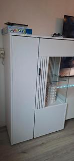 Witte half glazen kast met deurtjes, Huis en Inrichting, Kasten | Vitrinekasten, Ophalen