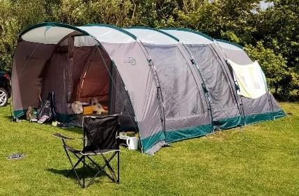 Ruime familietent met extra luifel, Easy Camp Palmdale 600, Caravans en Kamperen, Tenten, tot en met 6, Zo goed als nieuw, Ophalen