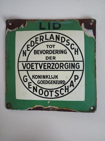 Geemailleerd bord , voetverzorging. beschikbaar voor biedingen