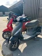 Piaggio Zip 2017 2e eigenaar geel kenteken opknapper, Ophalen, Overige modellen, Maximaal 45 km/u, Zo goed als nieuw