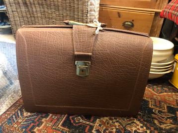 vintage kantoortas beschikbaar voor biedingen
