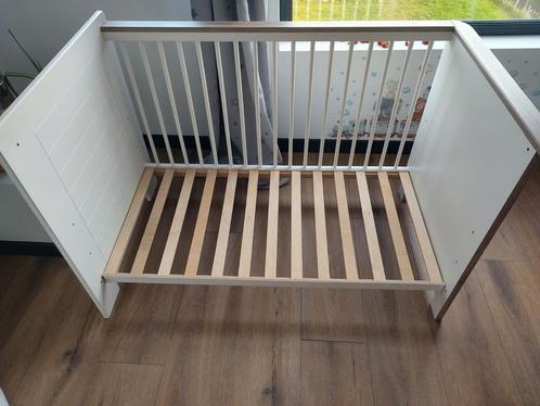 Ledikant babybedje met aerosleep matras + gratis bedlinnen, Kinderen en Baby's, Babywiegjes en Ledikanten, Gebruikt, Ledikant