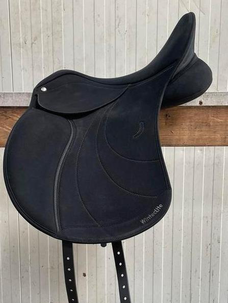 Wintec D’lux Lite 17” veelzijdigheid in nieuwstaat, Dieren en Toebehoren, Paarden en Pony's | Zadels, Zo goed als nieuw, Overige soorten