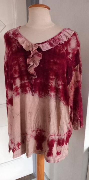 groot batik shirt- tuniek in creme/donkerrood mt 56/58 beschikbaar voor biedingen