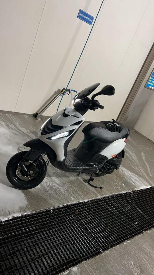 Zip 4t 50cc brom, Fietsen en Brommers, Scooters | Piaggio, Zo goed als nieuw, Zip, Maximaal 45 km/u, Benzine, Ophalen