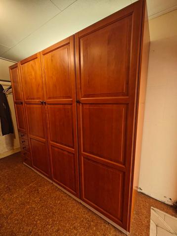 Mooie kledingkast 202.5x224 beschikbaar voor biedingen