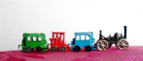 Locomotief met 3 wagons. Fererro. Materiaal metaal., Verzamelen, Verrassingseieren, Zo goed als nieuw, Overige typen, Ophalen of Verzenden
