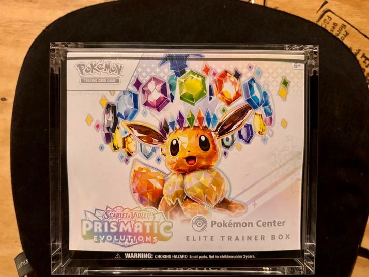 Prismatic Evolutions Center ETB, Hobby en Vrije tijd, Verzamelkaartspellen | Pokémon, Nieuw, Boosterbox, Foil, Ophalen of Verzenden