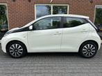 Toyota Aygo 1.0 VVT-i x-play VERKOCHT! NIEUWE APK / CAMERA /, Voorwielaandrijving, Stof, Gebruikt, 4 stoelen