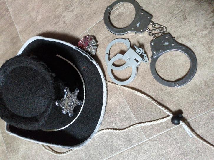 Cowboy set met hoed en handboeien, Kinderen en Baby's, Carnavalskleding en Verkleedspullen, Gebruikt, Jongen of Meisje, 104 of kleiner
