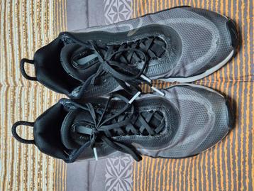 nike air max 41 valt als 40 beschikbaar voor biedingen