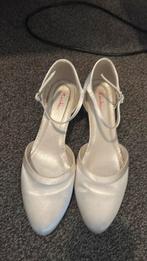 Bruidsschoenen met hakje en bandje, Kleding | Dames, Trouwkleding en Trouwaccessoires, Ophalen of Verzenden, Zo goed als nieuw