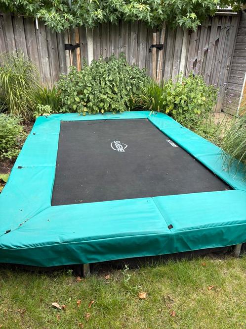 Berg trampoline inclusief safety net (2020), Kinderen en Baby's, Speelgoed | Buiten | Trampolines, Zo goed als nieuw, Ophalen
