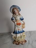 Antiek beeldje vrouw, Antiek en Kunst, Antiek | Porselein, Ophalen of Verzenden