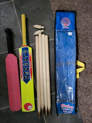 Cricket set om met jonge kinderen te oefenen beschikbaar voor biedingen
