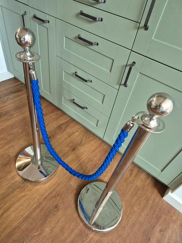 Afzetpaaltjes met Blauw Touw - Elegant  beschikbaar voor biedingen