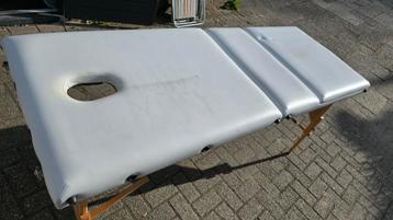 Massagetafel gebruikt beschikbaar voor biedingen