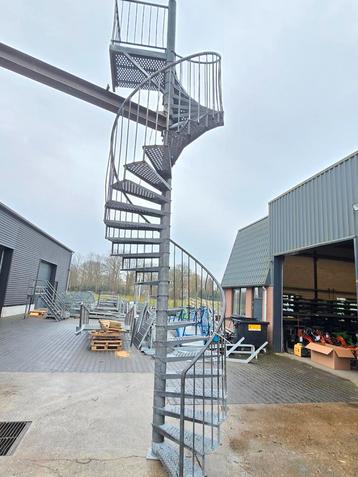 Stalen wenteltrap gegalv. Hoog +/-6mtr nob017 beschikbaar voor biedingen