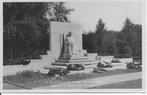 Den Haag Monument in het Rosarium H.M. Koningin Emma., Ophalen of Verzenden, 1940 tot 1960, Ongelopen, Zuid-Holland