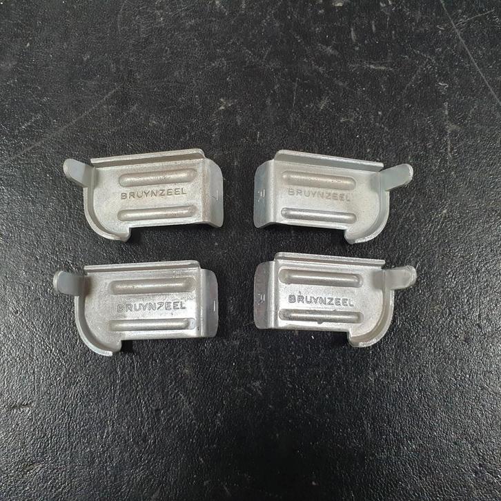 4x Bruynzeel metalen schappendragers, plankendragers, legbo, Doe-het-zelf en Verbouw, IJzerwaren en Bevestigingsmiddelen, Gebruikt