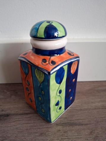 Vierkante Keramische Pot met Deksel beschikbaar voor biedingen
