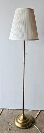 klassieke staande lamp met messing voet en geplooide kap, Huis en Inrichting, Ophalen, 150 tot 200 cm