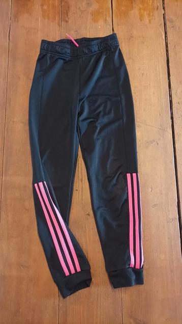 Adidas broek maat 134 en trui maat 128. sportkleding beschikbaar voor biedingen