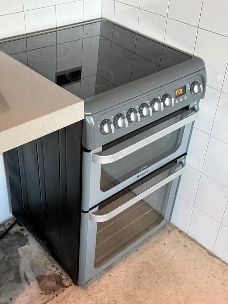 Hotpoint fornuis dubbele oven, Witgoed en Apparatuur, Fornuizen, Zo goed als nieuw, Vrijstaand, Gas, 85 tot 90 cm, 60 cm of meer