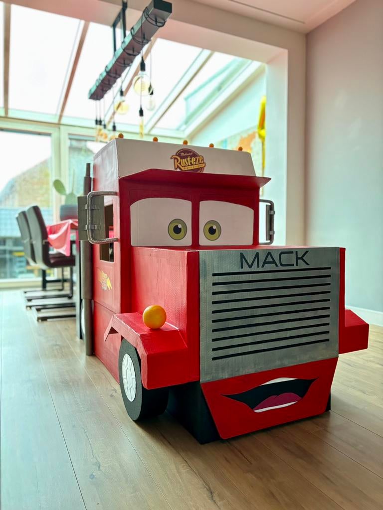 Kartonnen Mack - Disney Cars, Ophalen, Zo goed als nieuw