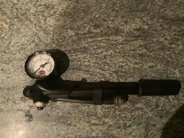 Harley-Davidson Bandenspanningsmeter, Fietsen en Brommers, Fietsaccessoires | Fietspompen, Gebruikt, Drukmeter, Ophalen of Verzenden
