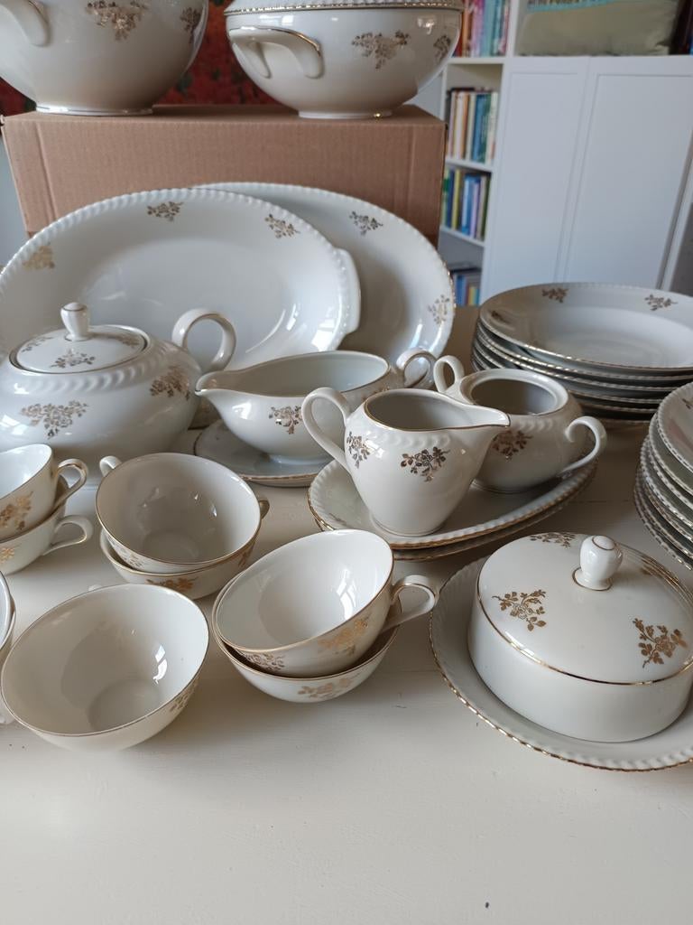 Vintage jaren 50 servies met gouden details, Antiek en Kunst, Antiek | Servies compleet, Ophalen of Verzenden