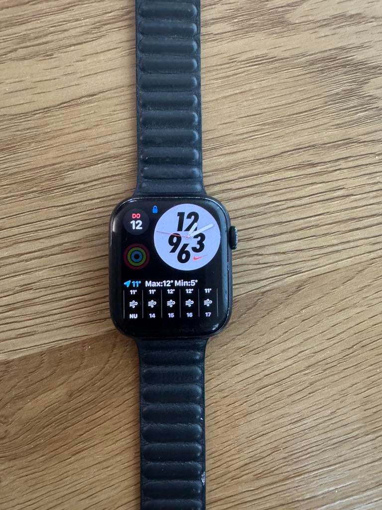 Apple Watch Series 8 – 45 mm, Sieraden, Tassen en Uiterlijk, Smartwatches, Zwart, IOS, Ophalen of Verzenden, Zo goed als nieuw