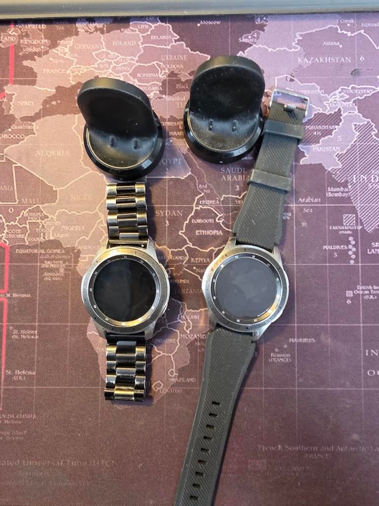 Samsung Galaxy Watch (2 stuks) met opladers, Gebruikt, Ophalen of Verzenden, Samsung, Waterdicht