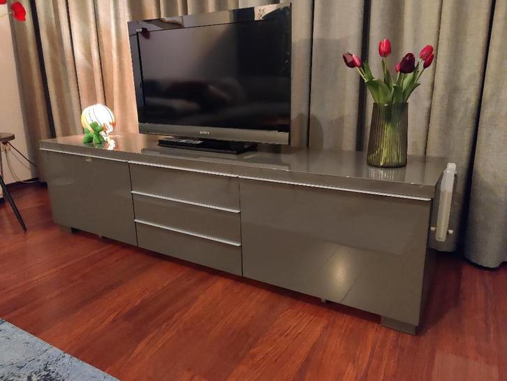 IKEA Besta tv-meubel hoogglans grijs 180cm, Huis en Inrichting, Kasten | Televisiemeubels, Zo goed als nieuw, Minder dan 100 cm